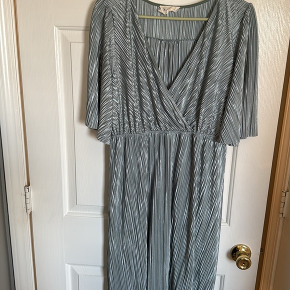 Shimmery dress, size XL! - Picture 3 of 9
